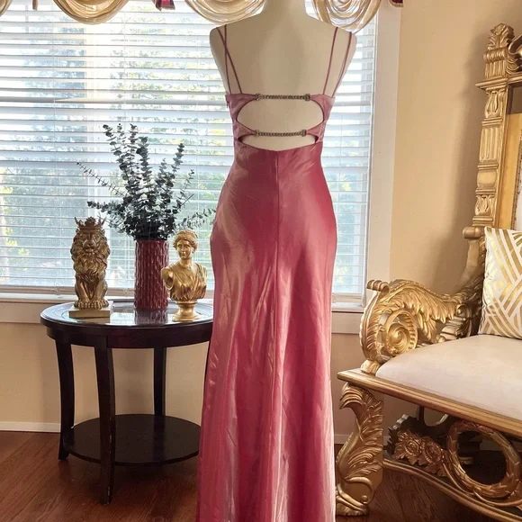 Elegant Pink Satin Gown - Picture 3 of 5